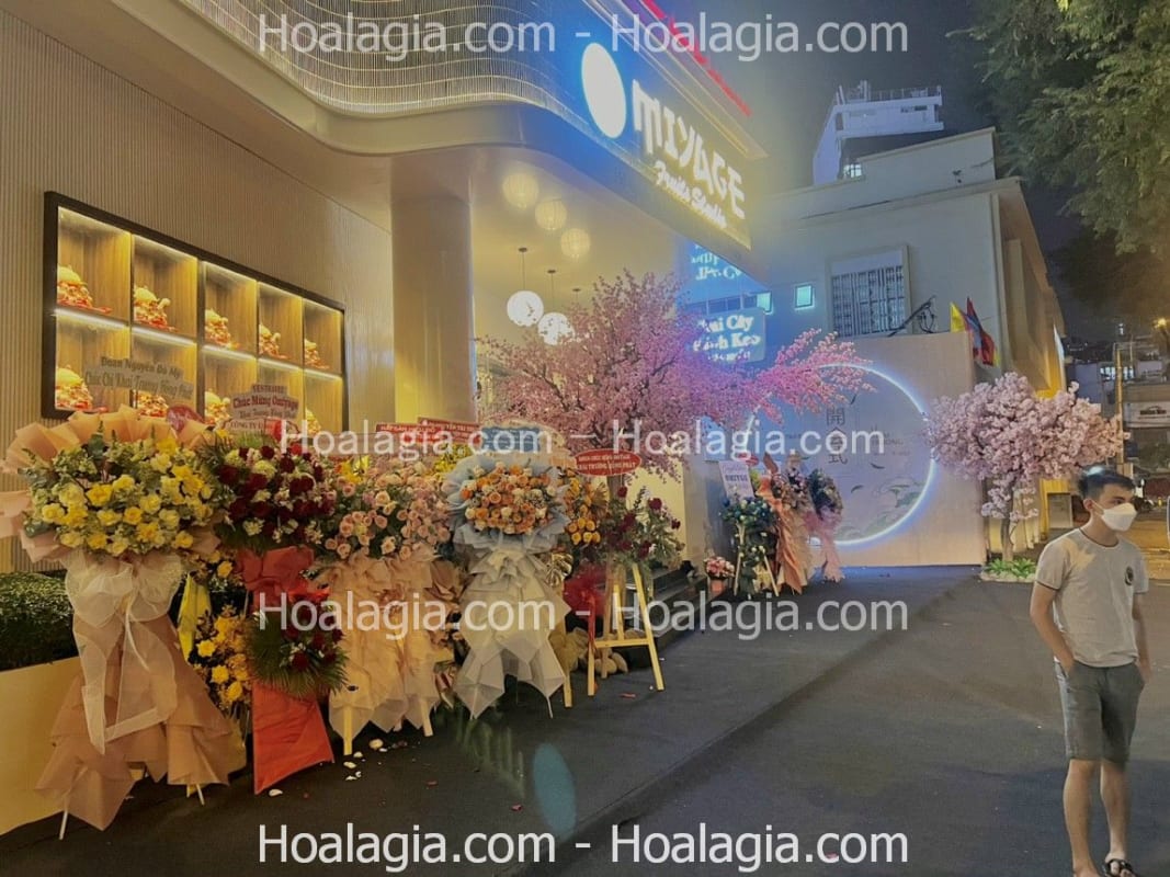 cây hoa anh đào giả trang trí nhà hàng