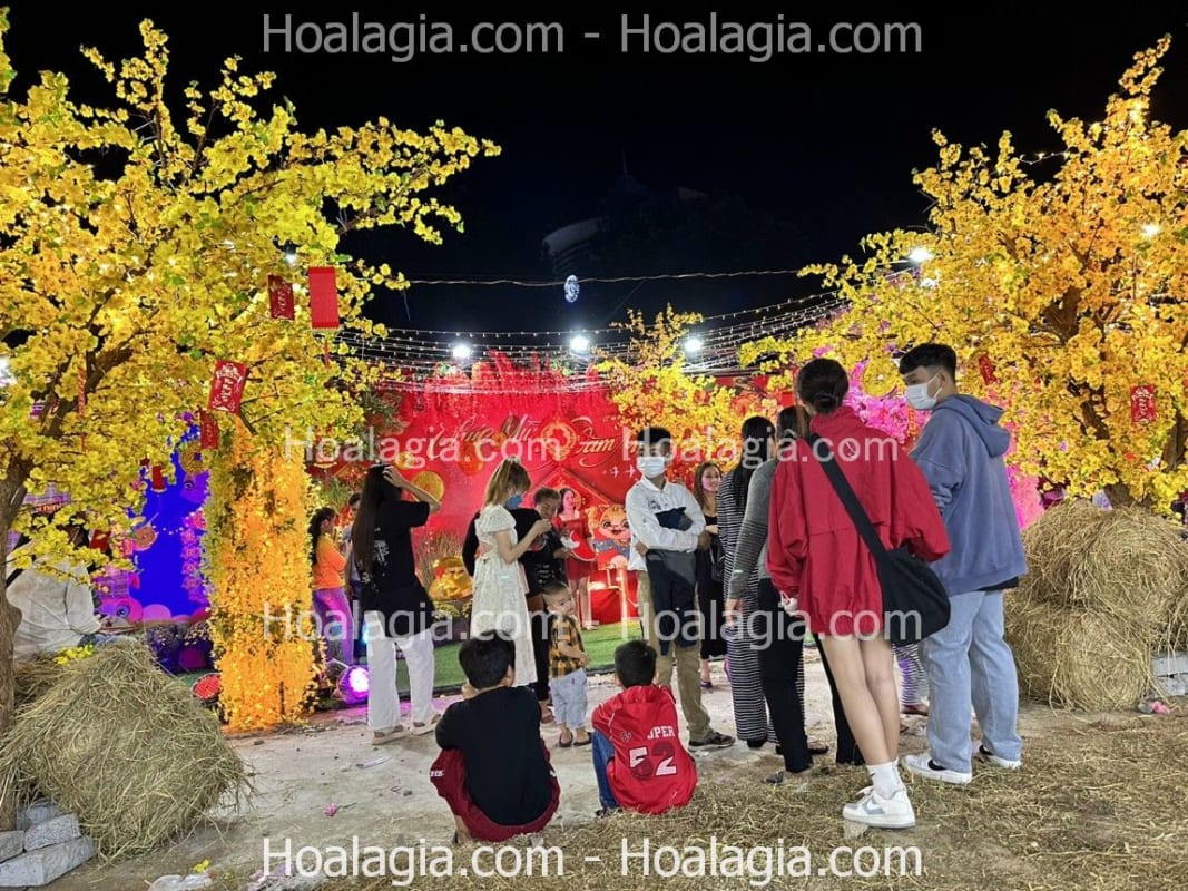 Làm cây hoa mai giả sự kiện
